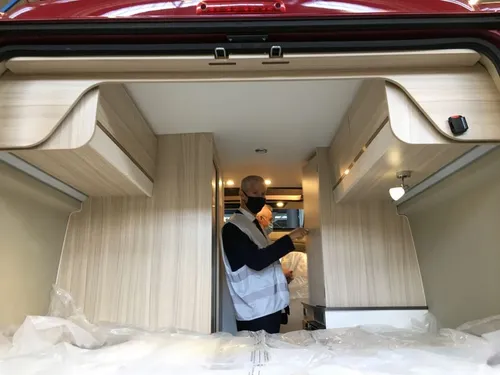 À Mayenne, sur le site Rapido le ministre Franck Riester rend...